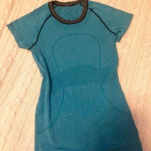 Lululemon t-shirt